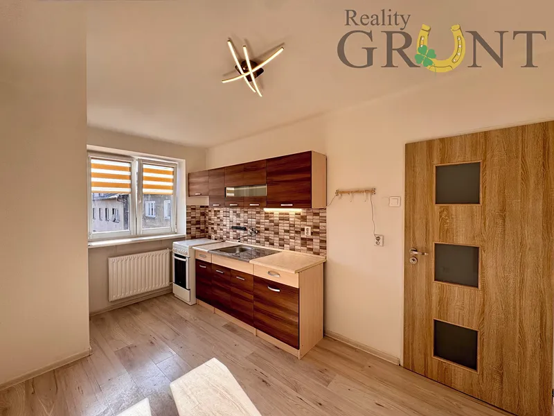 Prodej bytu 2+1 s balkónem v cihlovém domě, 65 m², Karviná -